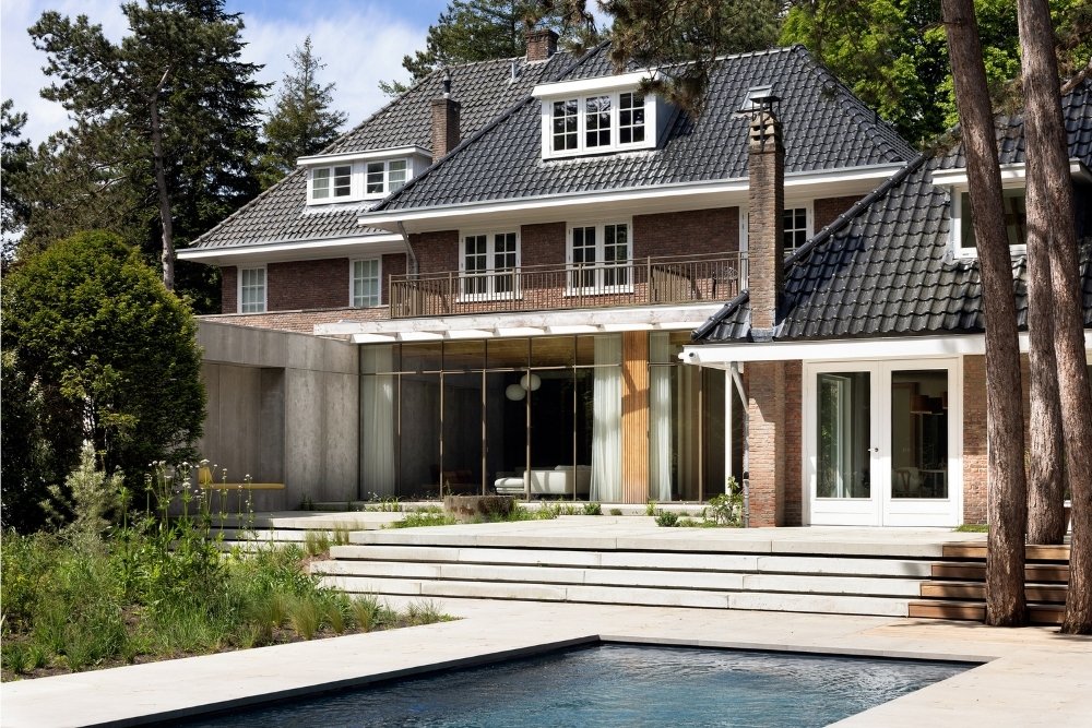 Klassieke villa met fijne stalen ramen van MHB